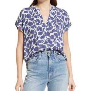 Treasure & Bond Allover Print Short Sleeve Top In Ivory- Navy - EUC